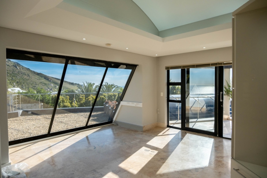 To Let 5 Bedroom Property for Rent in Llandudno Western Cape